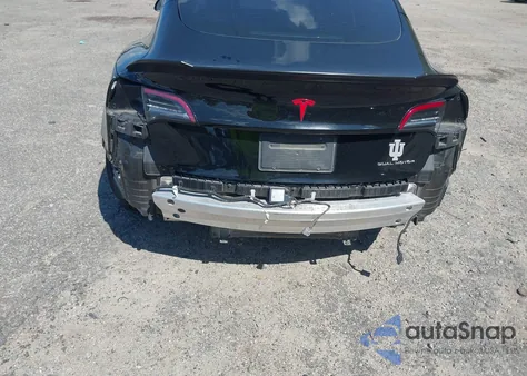 2022 Tesla Model 3 Long Range Dual Motor All-Wheel Drive z USA, uszkodzony, nr VIN 5YJ3E1EB7NF139310